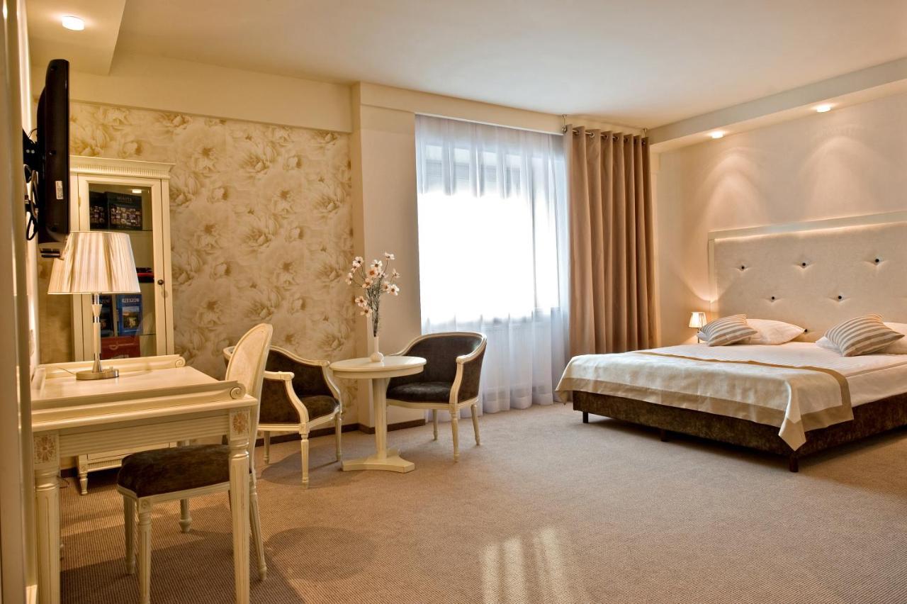 Hotel Prezydencki 3-Star Rzeszów Εξωτερικό φωτογραφία