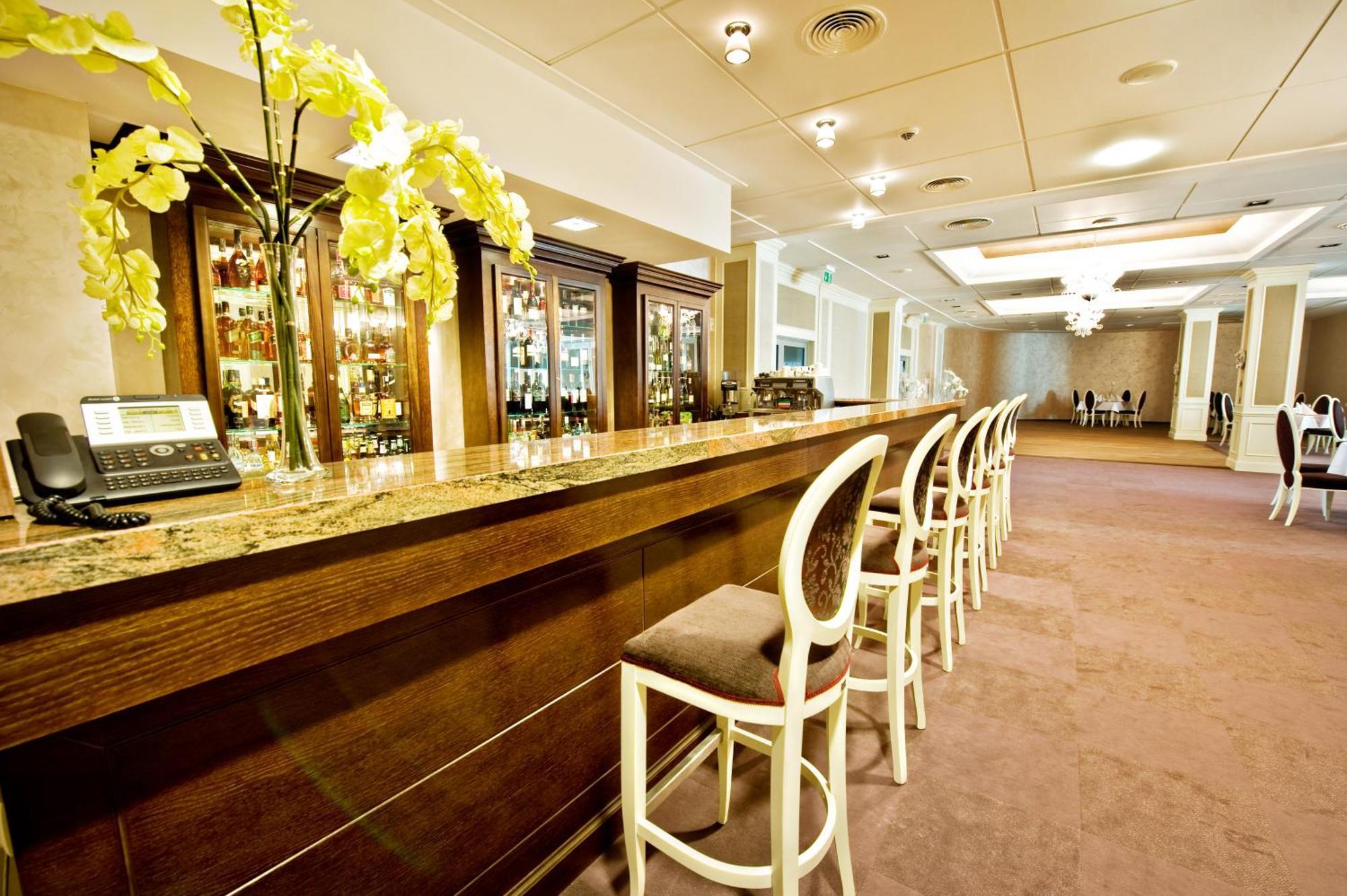 Hotel Prezydencki 3-Star Rzeszów Εξωτερικό φωτογραφία