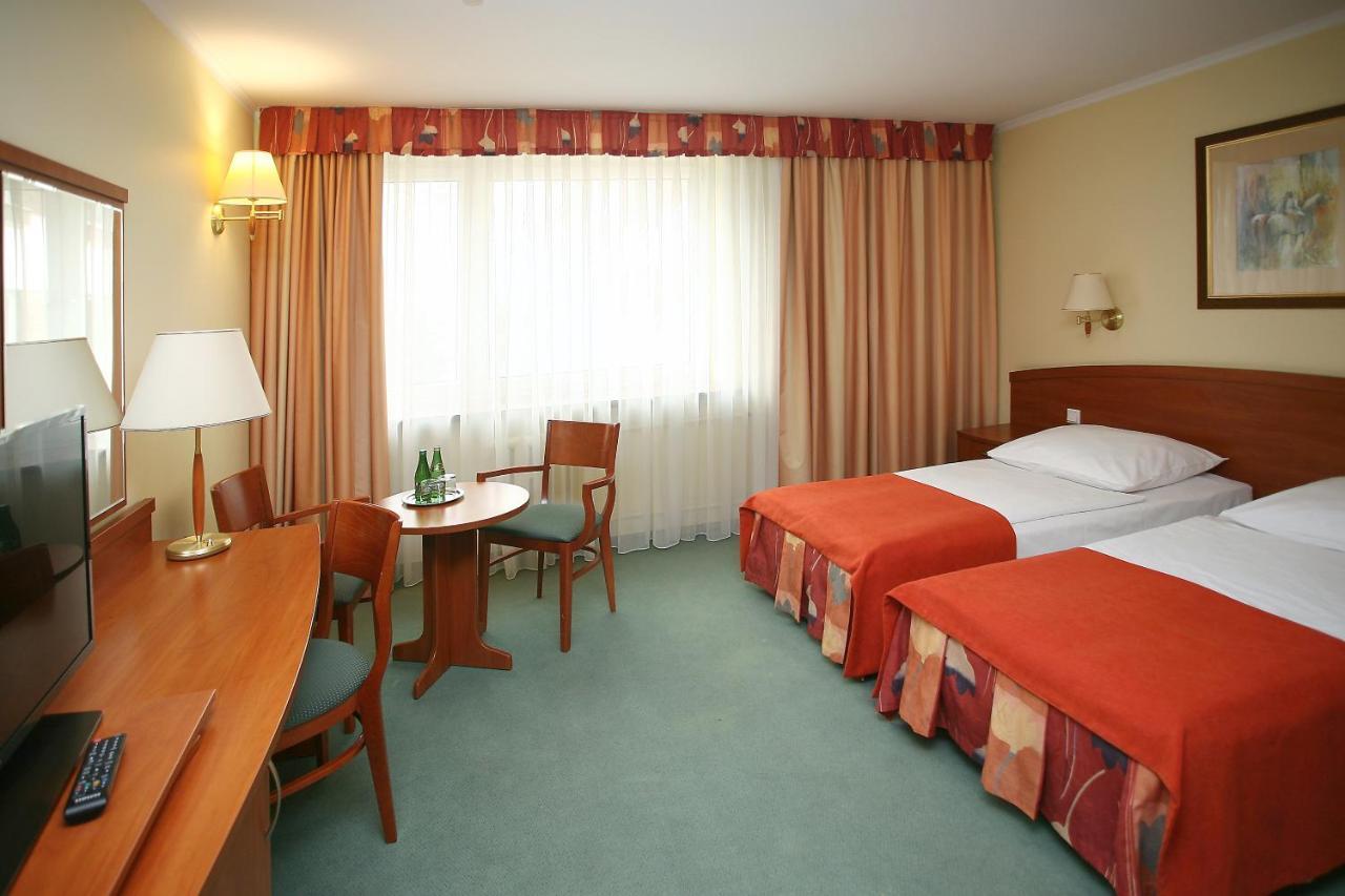 Hotel Prezydencki 3-Star Rzeszów Εξωτερικό φωτογραφία
